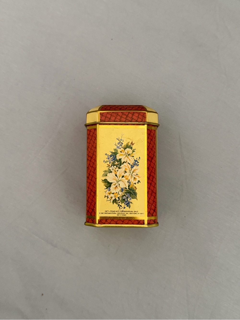 Meister octagonal decorative tin great condition! Circa 1980s